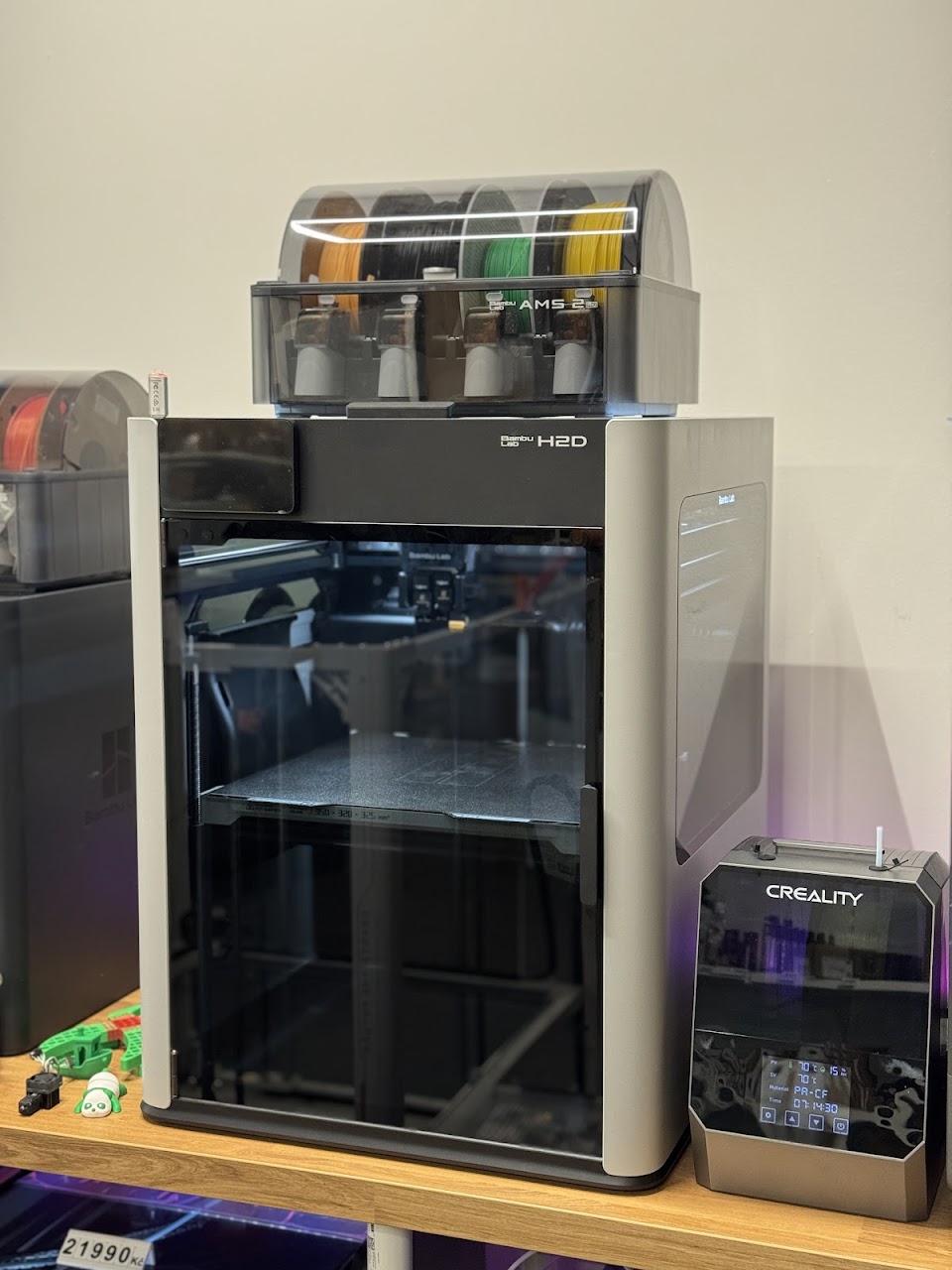 Bambu Lab H2D s AMS jednotkou pro automatické podávání filamentu